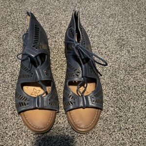 Comfortiva Women's Navy Sandals- used